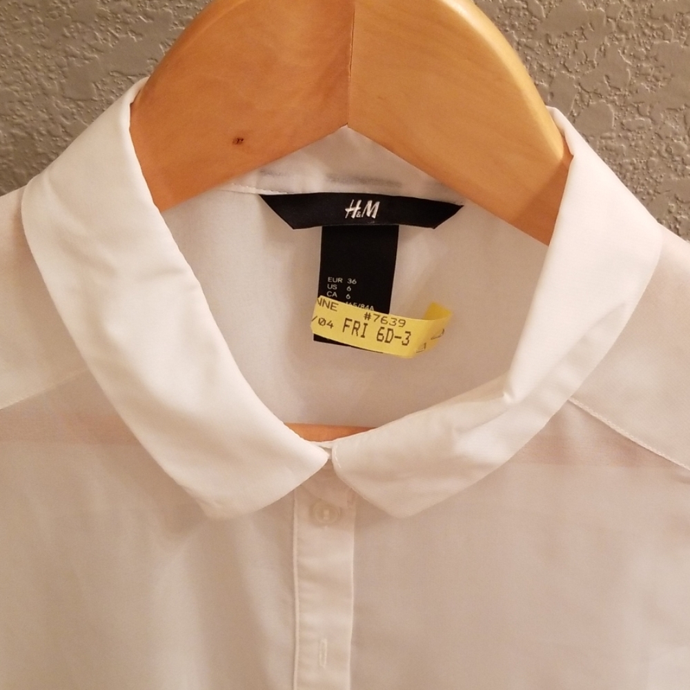 H&M button down blouse - Picture 2 of 4